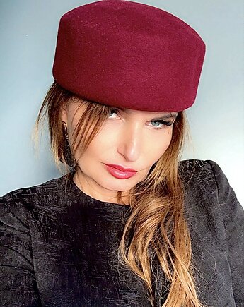 Toczek wełniany / fascynator bordo, MONIKA SAXTON LUXURIOUS MILLINERY