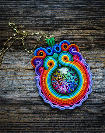 Kolorowy wisior soutache z mandalą, Mró Soutache