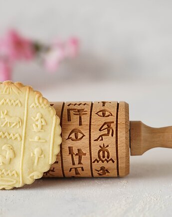 HIEROGLYPHS - grawerowany wałek do ciasta z motywem hierglifów, MOOD for WOOD