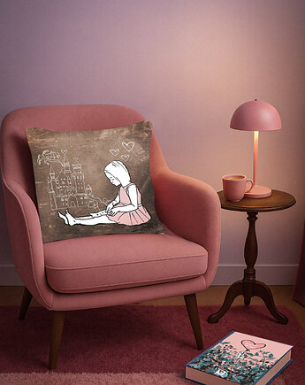 PODUSZKA dekoracyjna w autorski wzór dziewczynka czytająca baśnie, NAWROTANKA