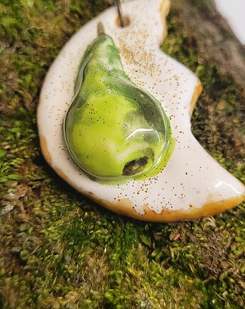 Wisiorek z gruszką- ręcznie robiony, Galeria Pod Rotuzem