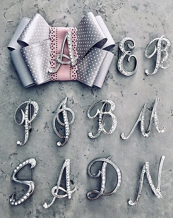 Brosza Personalizowana  z literkami  N K D R A S P, Pudrowy Różowy