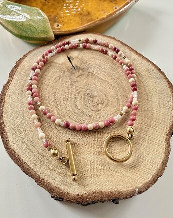 Naszyjnik z kamieni naturalnych rodonit, sznurki i liście