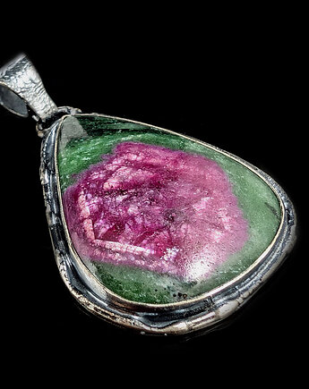 Iryzujący rubin, Pracownia Neores