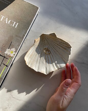 Podstawka na Biżuterię Palo Santo Ceramiczna Muszelka Babie Lato, Maison Fragile