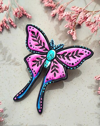 Pin z baśniowym motylem kolorowa biżuteria fantasy dla fanów elfów, Dary Rusałki