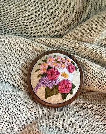 Ręcznie haftowana broszka "Bukiet kwiatów", ReinerArt
