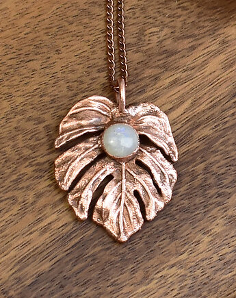 Miedziany wisior monstera z kamieniem księżycowym, Spirit Of Copper