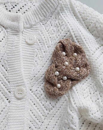 Broszka plątanina z perłami, vestirse!