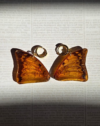 Kolczyki bursztynowe motyle Charaxes bernardus, kwiaty biżuteria