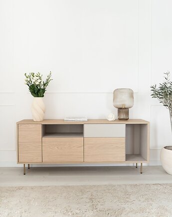 NOVA - stojąca szafka RTV w jasnym dekorze drewna. Szafka RTV 160 cm, Papierówka Simple form of furniture