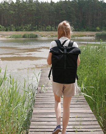 Duży plecak sztruksowy czarny, Szczypta