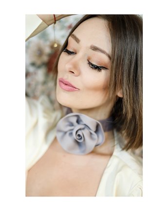 Jedwabny choker, broszka, Celina Parysów