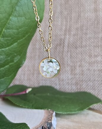 Mały wisiorek z białą niezapominajką prawdziwy kwiat, zkwiatem