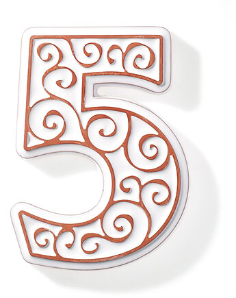 Numer domu, cyfra 5, biała z brązowym ornamentem, pracowniazona