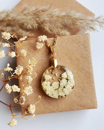 Wisiorek z żywicy z suszonymi kwiatami biała gipsówka, Kwiat Paproci