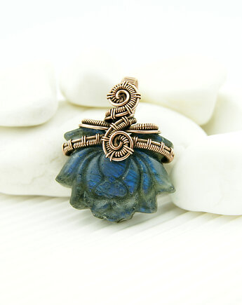 Lotos wisiorek wire wrapping z labradorytem, Blue Pearl Art