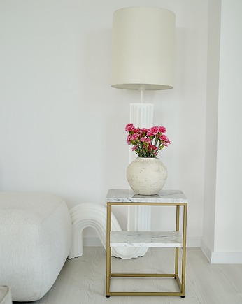 SIMONE - marmurowy złoty stolik pomocniczy z półką, Papierowka Simple form of furniture