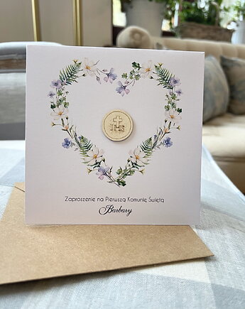 Białe eleganckie zaproszenia komunijne, na komunię ręcznie robione z wiankiem, sorte