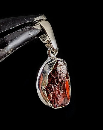 Surowy granat, Pracownia Neores