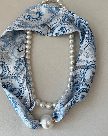 Naszyjnik niebieska apaszka z satyny i pereł imitujących naturalne, Ade Art