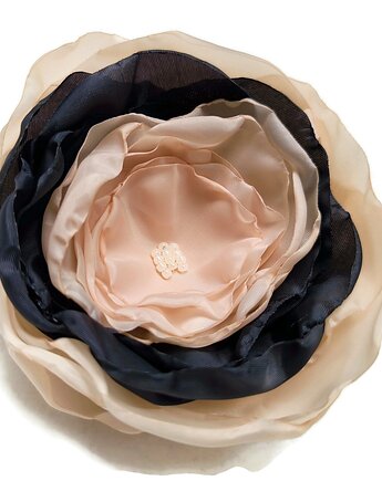 Broszka beżowo czarna 10cm kwiat, Made by Joan