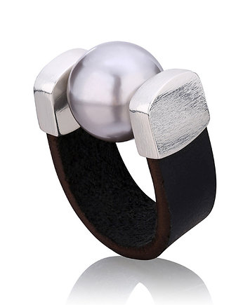 Grey Pearl Ring, Joccos Design