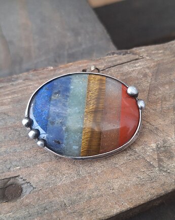 Wiele w jednym - broszka, po drugiej stronie lustra