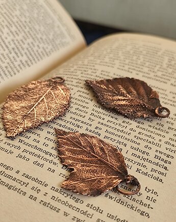 Liść jeżyny w miedzi, Leśna Mara