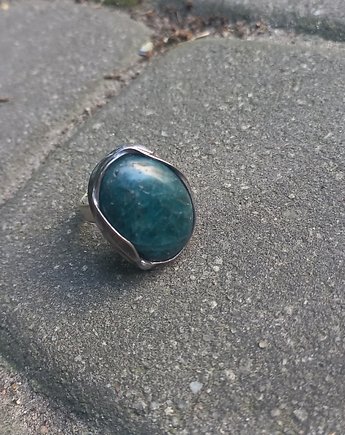 Apatyt - pierścionek regulowany, po drugiej stronie lustra