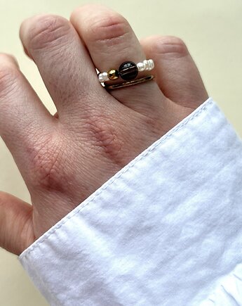 Pierścionek Pearl Orbit Smoky, Studio Trele