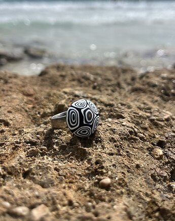 Pierścionek z wymiennym oczkiem z kolekcji funky, funkyandchic