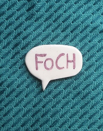 Broszka ceramiczna z napisem FOCH, m2k studio