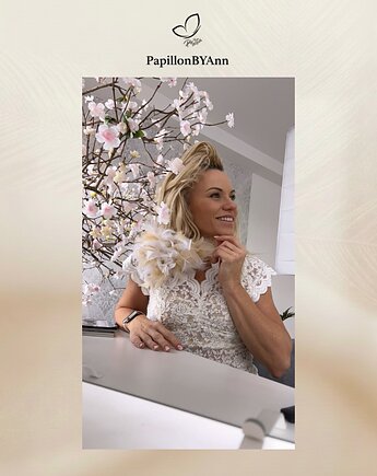 Broszka z piór indyka biało-beżowa, PapillonBYAnn