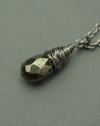 Krótki naszyjnik kropla piryt minimalistyczny wire wrapping, Agata Rozanska