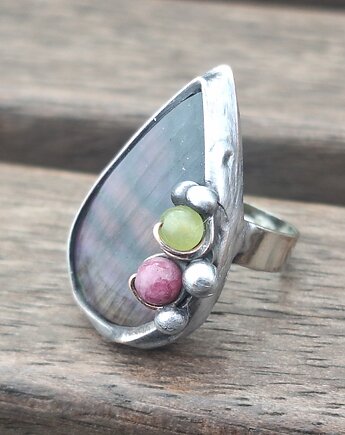 Kuleczki - pierścionek regulowany, po drugiej stronie lustra