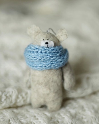 Zawieszka miś w szaliku, na choinkę/ do torebki, Kruszek