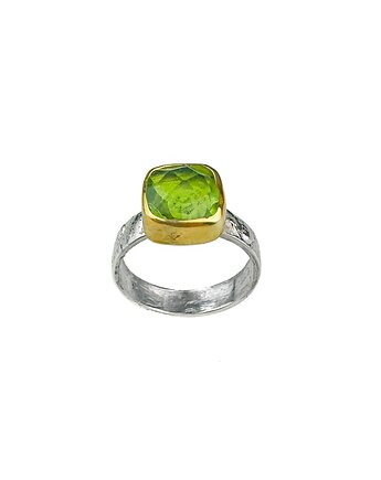 Pierścionek z peridotem na srebrnej obrączce, Bijoux by Marzena Bylicka