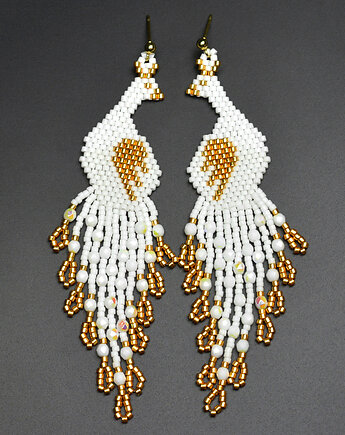 Pawie białe I, kolczyki z frędzlami, beading, Sol