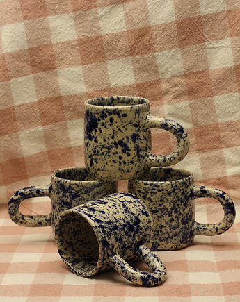 Duży kobaltowy kubek ceramiczny w ciapki. Ceramika ręcznie robiona, Lvvia ceramics