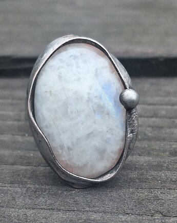 Kamień księżycowy - pierścionek regulowany, po drugiej stronie lustra