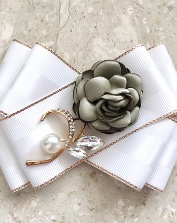 Brosza z kwiatem w delikatnej zieleni NEW, Pudrowy Różowy