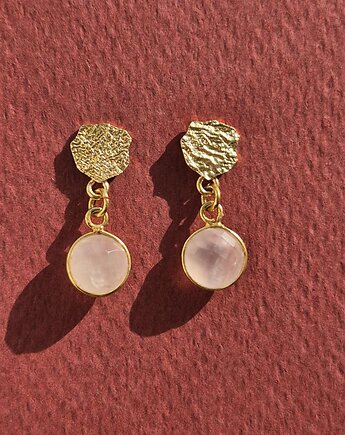 Złote kolczyki z różowym kwarcem w okuciu, Dziewczyna i Perły