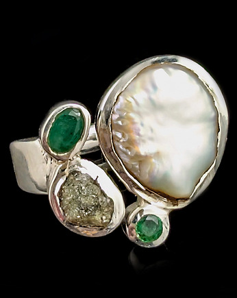 Pierścionek szlachetna bombonierka- perła, tsavoryt, szmaragd i diament, Pracownia Neores