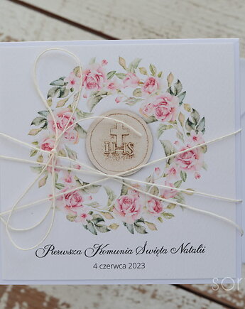 Białe eleganckie zaproszenia komunijne ręcznie robione z personalizacją, sorte