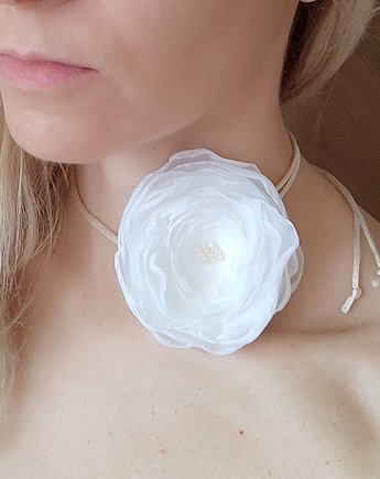 Naszyjnik choker z białym kwiatkiem, Made by Joan