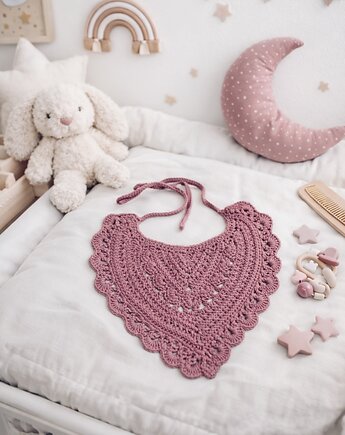 Śliniaczek na szydełku, Sznurkowelove