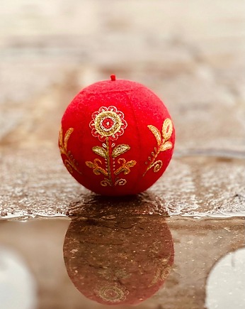 Bombka ręcznie haftowana, Pracownia Plum