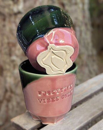 Pussytive vibes only, dowcipna czarka, MONIfaktura