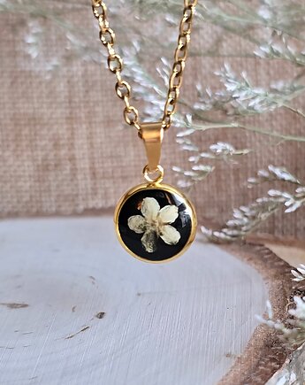 Wisiorek z żółtym kwiatem czarna zawieszka, zkwiatem